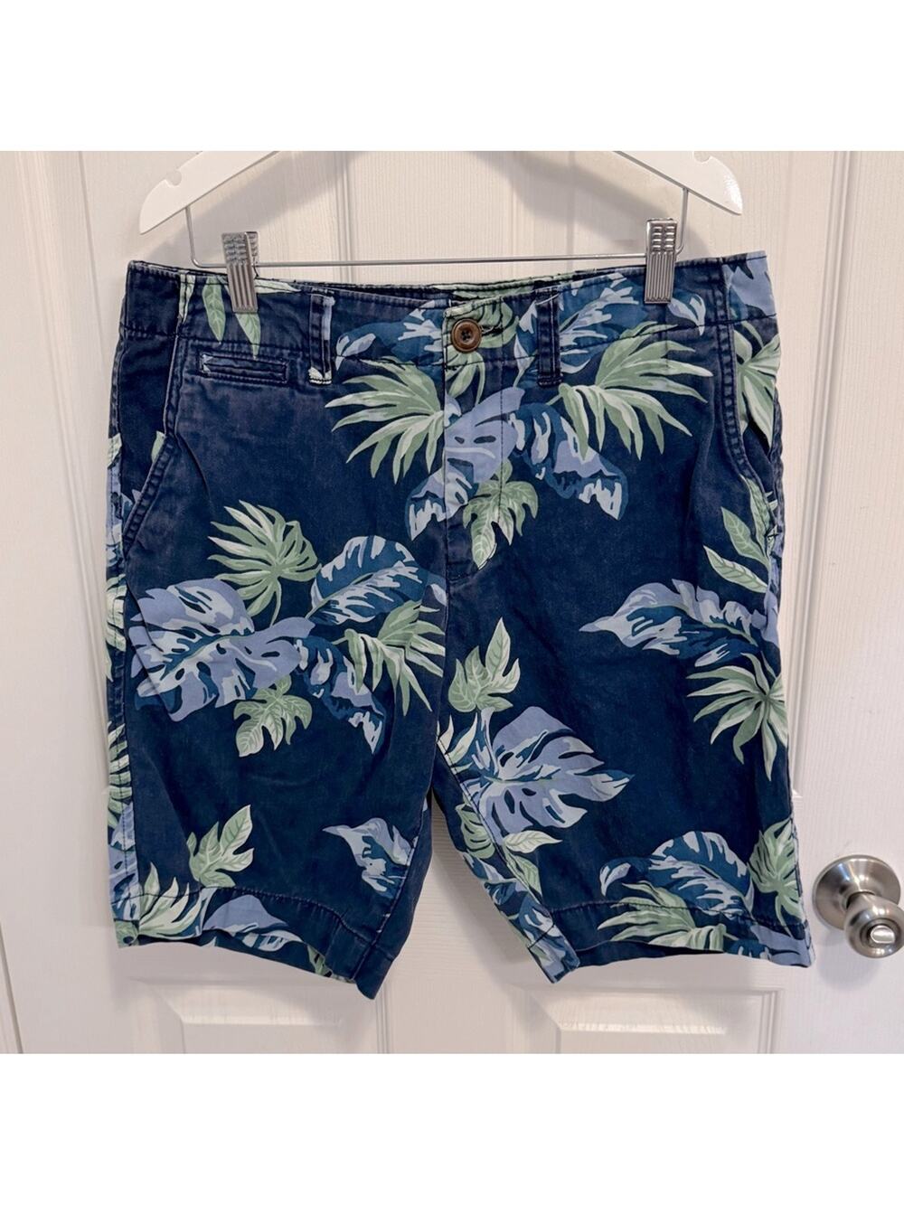 American Eagle Weekend Khaki Shorts size 30